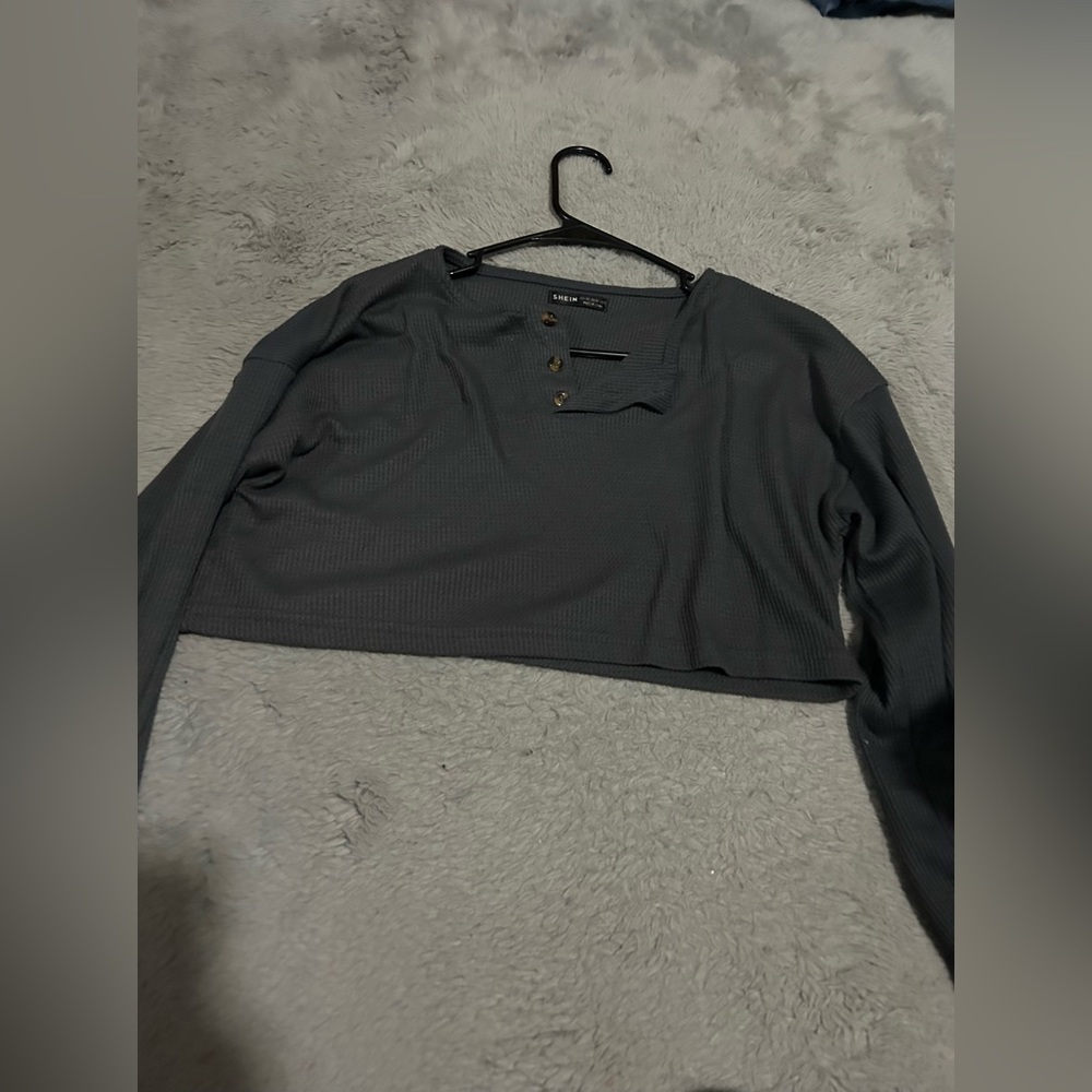 Long sleeve grey cropped sweater